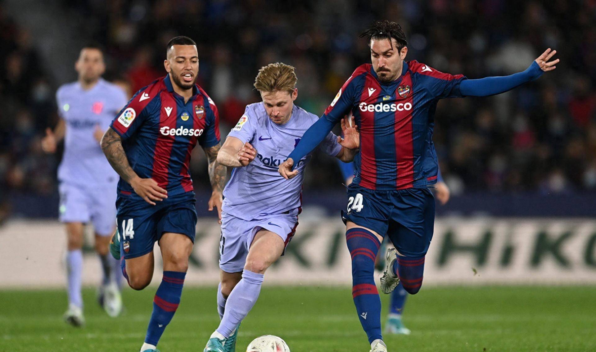 包含今夜突围战来临，国际米兰围绕法国杯刷新队史纪录，悬念犹存，阵容厚度经受考验的词条